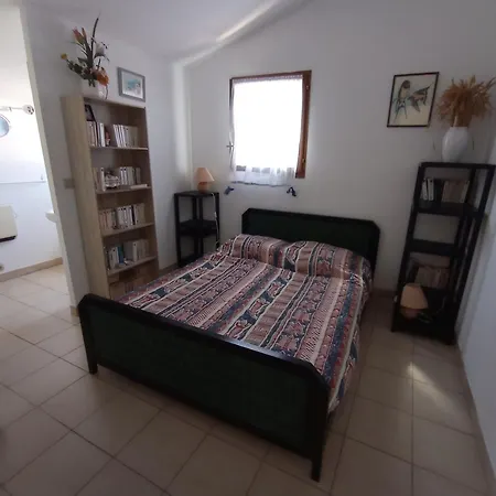 Calme Climatisee Idealement Situee Port Centre Holiday home *